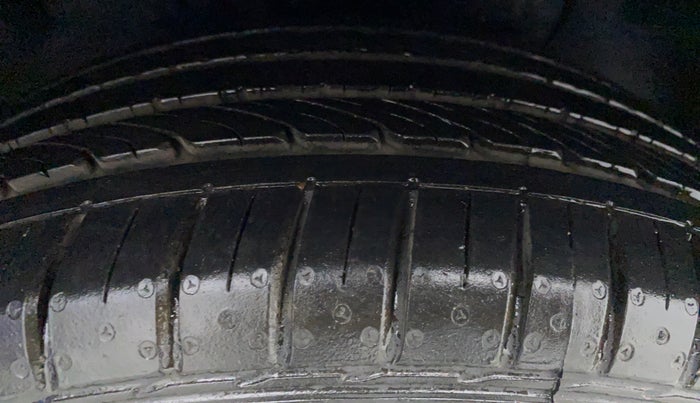 2014 Hyundai Elite i20 ASTA 1.2, Petrol, Manual, 80,695 km, Right Front Tyre Tread