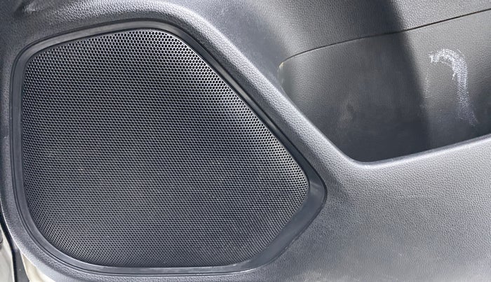 2016 Honda Jazz 1.2 SV PETROL, CNG, Manual, 50,203 km, Speaker
