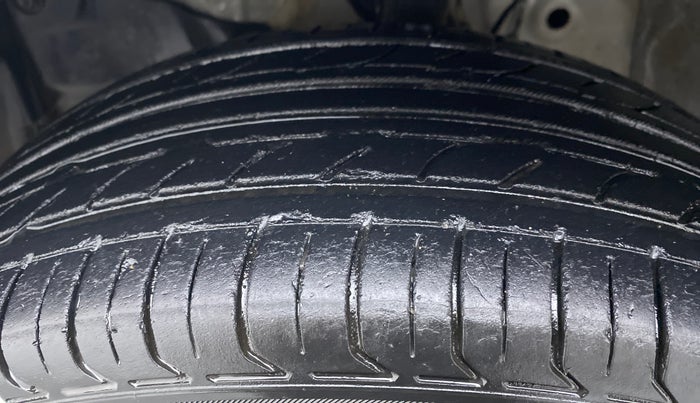 2016 Honda Jazz 1.2 SV PETROL, CNG, Manual, 50,203 km, Left Front Tyre Tread