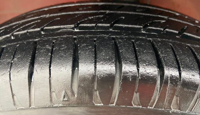 2015 Maruti Wagon R 1.0 VXI, Petrol, Manual, 76,719 km, Left Front Tyre Tread