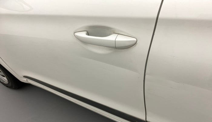 2015 Hyundai Elite i20 SPORTZ 1.2, Petrol, Manual, 94,201 km, Front passenger door - Slightly dented