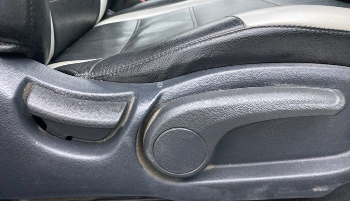 2015 Hyundai Elite i20 SPORTZ 1.2, Petrol, Manual, 94,201 km, Driver Side Adjustment Panel
