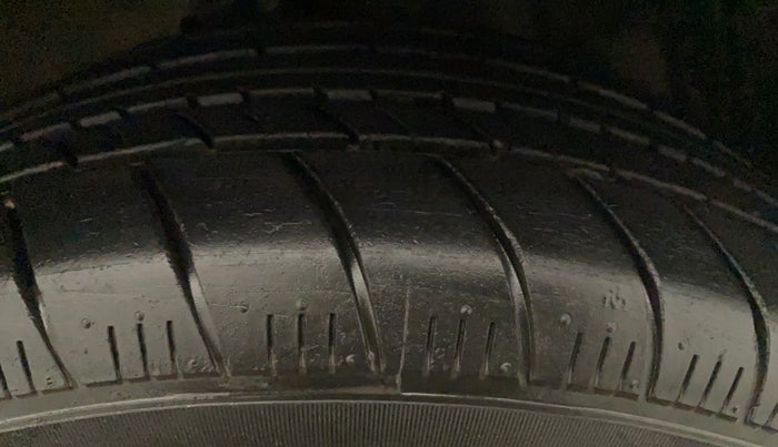 2013 Maruti Ertiga VXI CNG, CNG, Manual, 73,413 km, Left Rear Tyre Tread
