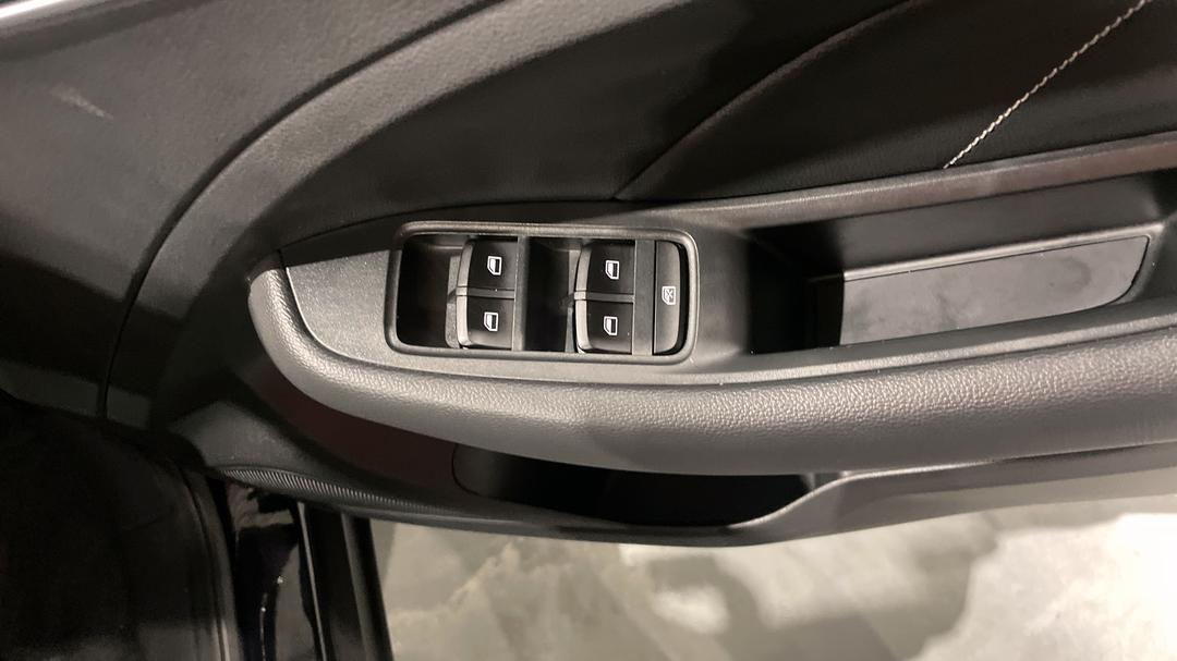 2024 MG ZS Excite, Automatic, 13471 km, Drivers Side Door Panel Controls