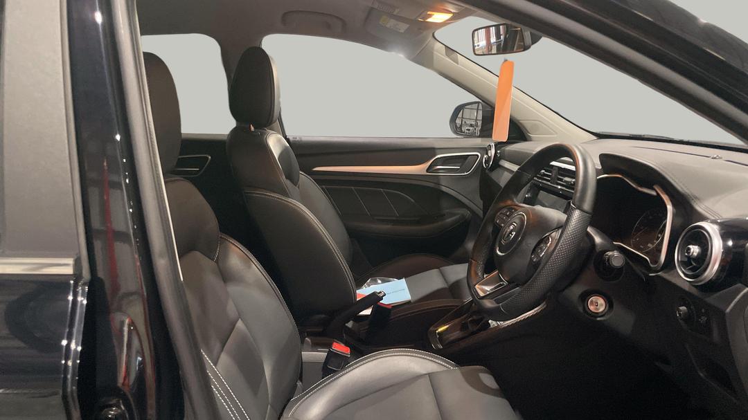 2024 MG ZS Excite, Automatic, 13471 km, Right Side Front Door Cabin View