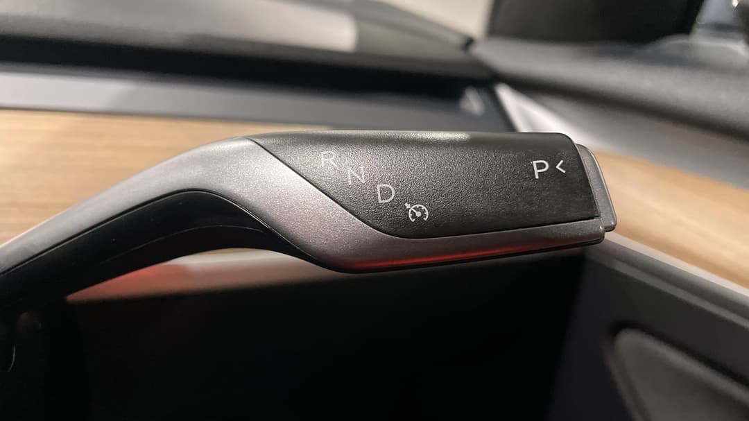 2023 Tesla Model 3 Long Range, Automatic, 48587 km, Gear Lever 
