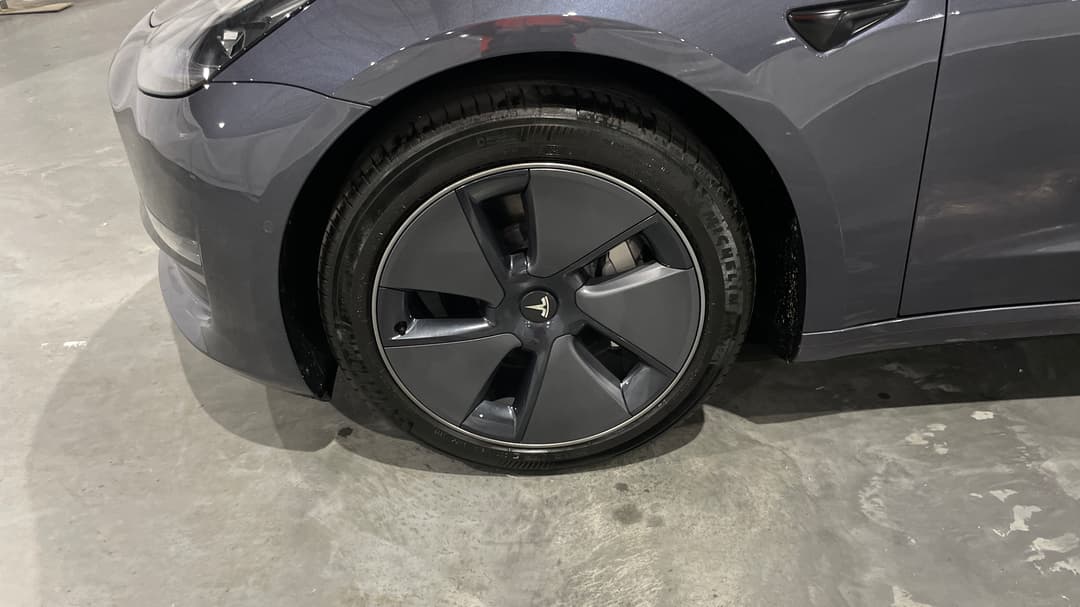2023 Tesla Model 3 Long Range, Automatic, 48587 km, Left Front Wheel