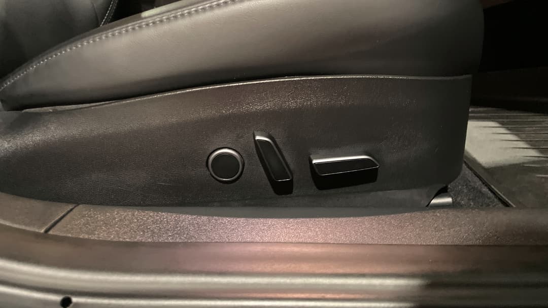 2023 Tesla Model 3 Long Range, Automatic, 48587 km, Drivers Side Adjustment Panel