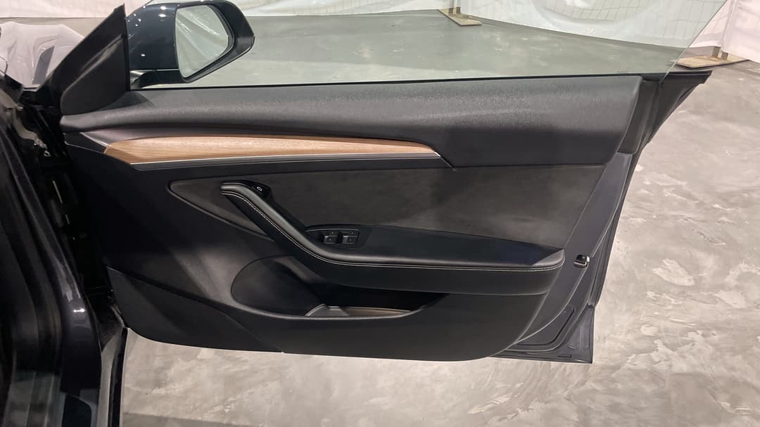 2023 Tesla Model 3 Long Range, Automatic, 48587 km, Speaker View