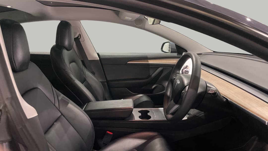 2023 Tesla Model 3 Long Range, Automatic, 48587 km, Right Side Front Door Cabin View