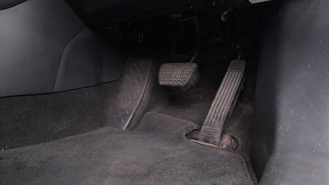 2022 Toyota RAV4 Gx (2WD) Hybrid, Automatic, 94971 km, Pedals and Footmat