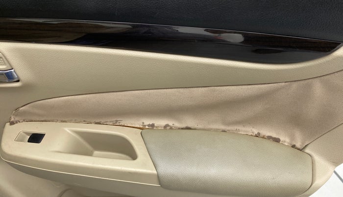 2018 Maruti Ciaz DELTA 1.4 MT PETROL, Petrol, Manual, 83,491 km, Right rear door - Trim has minor damage