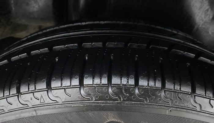 2018 Maruti Ciaz DELTA 1.4 MT PETROL, Petrol, Manual, 83,314 km, Right Rear Tyre Tread