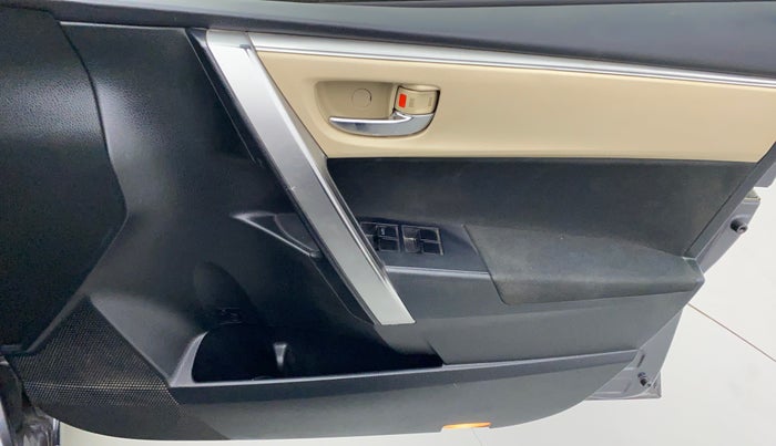 2015 Toyota Corolla Altis G, Petrol, Manual, 80,008 km, Driver Side Door Panels Control