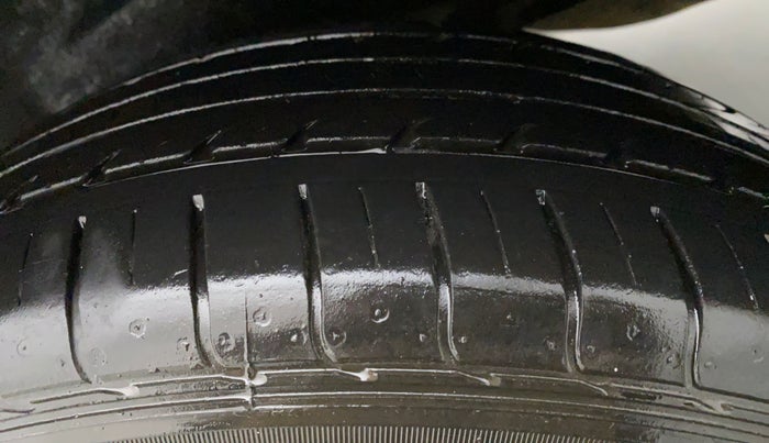 2015 Toyota Corolla Altis G, Petrol, Manual, 80,008 km, Left Front Tyre Tread