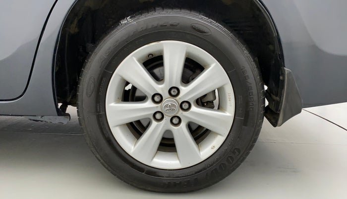 2015 Toyota Corolla Altis G, Petrol, Manual, 80,008 km, Left Rear Wheel