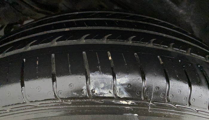 2015 Toyota Corolla Altis G, Petrol, Manual, 80,008 km, Right Rear Tyre Tread