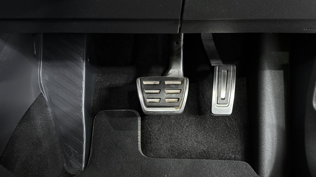 2020 Volkswagen Tiguan 162 Tsi Highline, Automatic, 53180 km, Pedals and Footmat