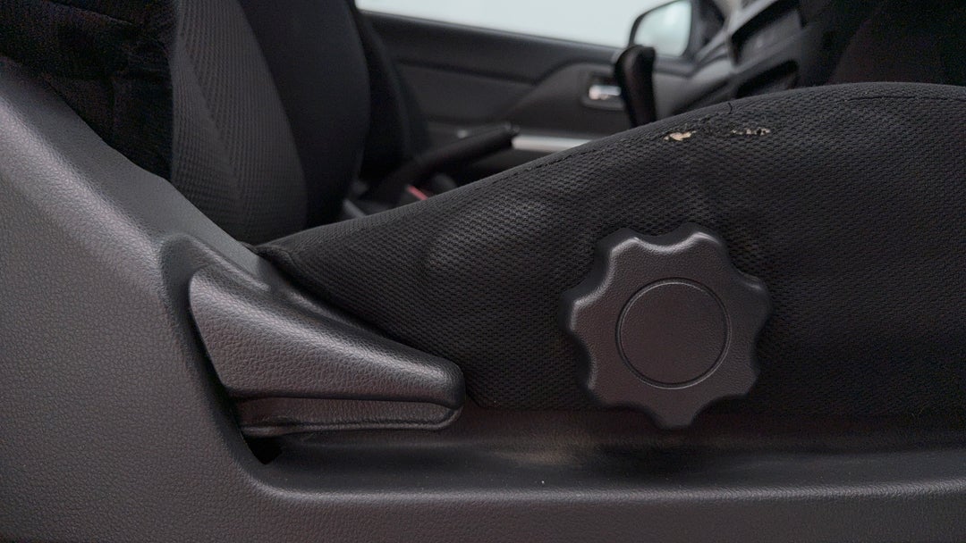 2018 Mitsubishi Triton Gls (4x4) Sports Edt, Manual, 109317 km, Drivers Side Adjustment Panel