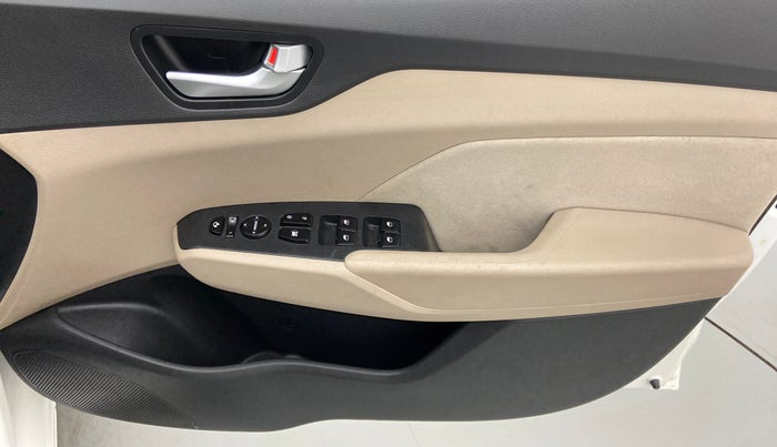 2018 Hyundai Verna 1.6 CRDI SX + AT, Diesel, Automatic, 90,919 km, Driver Side Door Panels Control