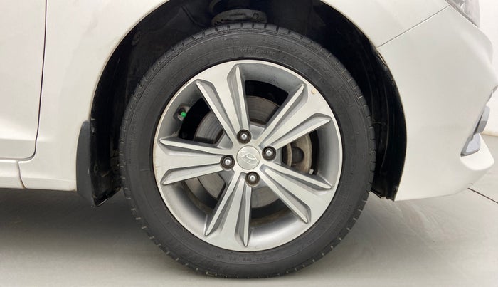 2018 Hyundai Verna 1.6 CRDI SX + AT, Diesel, Automatic, 90,944 km, Right Front Wheel