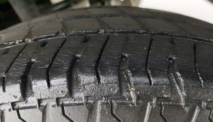 2013 Maruti Alto 800 LXI CNG, CNG, Manual, 58,075 km, Left Rear Tyre Tread