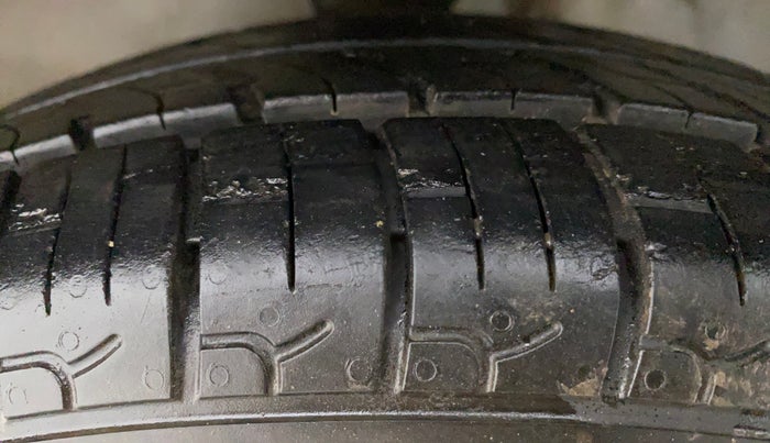 2013 Maruti Alto 800 LXI CNG, CNG, Manual, 58,075 km, Left Front Tyre Tread