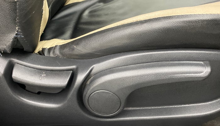 2017 Hyundai Elite i20 ASTA 1.2, Petrol, Manual, 18,750 km, Driver Side Adjustment Panel