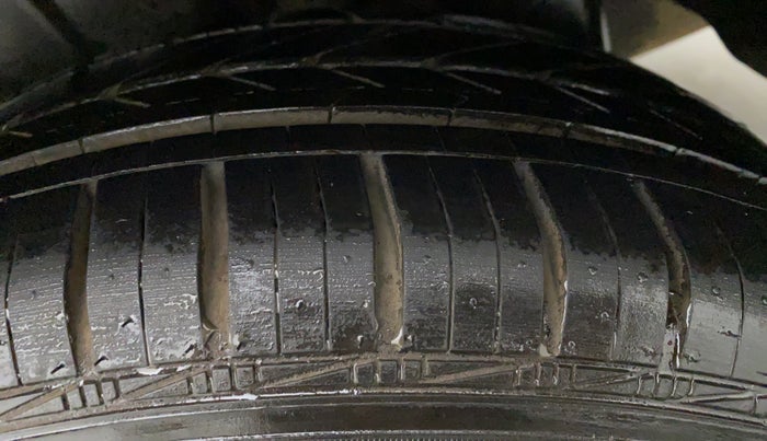 2015 Maruti Ciaz VXI+, Petrol, Manual, 57,943 km, Left Front Tyre Tread