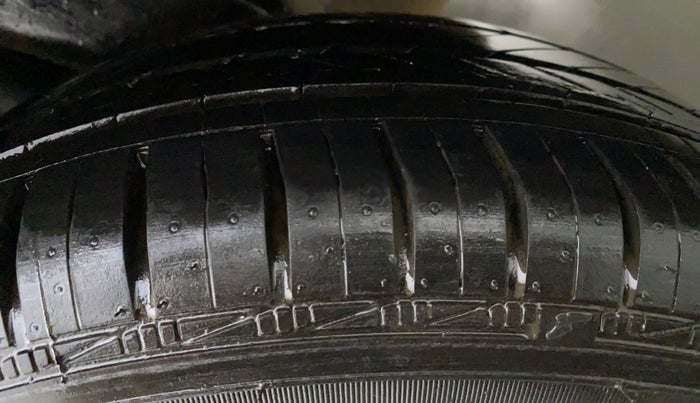 2015 Maruti Ciaz VXI+, Petrol, Manual, 57,943 km, Left Rear Tyre Tread