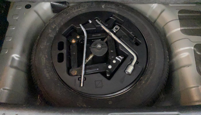 2018 Mahindra KUV 100 NXT K8 6 STR, Petrol, Manual, 35,562 km, Spare Tyre