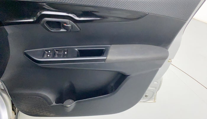 2018 Mahindra KUV 100 NXT K8 6 STR, Petrol, Manual, 35,562 km, Driver Side Door Panels Control