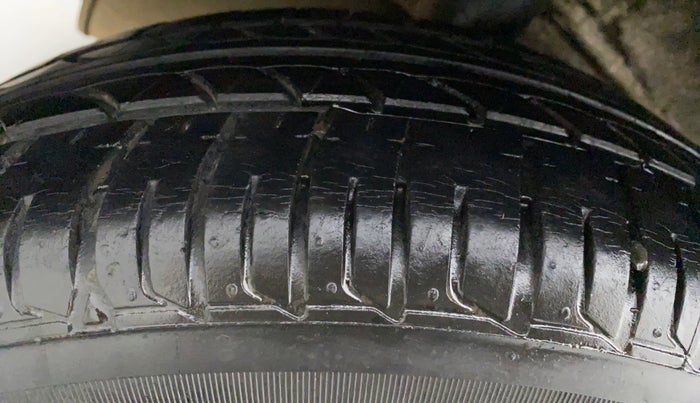 2018 Mahindra KUV 100 NXT K8 6 STR, Petrol, Manual, 35,562 km, Right Rear Tyre Tread