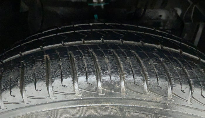 2016 Maruti Vitara Brezza VDI, Diesel, Manual, 30,116 km, Right Front Tyre Tread
