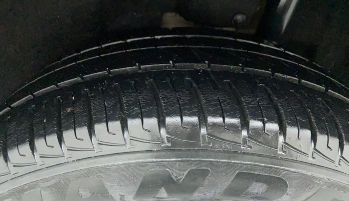 2016 Maruti Vitara Brezza VDI, Diesel, Manual, 30,116 km, Left Rear Tyre Tread