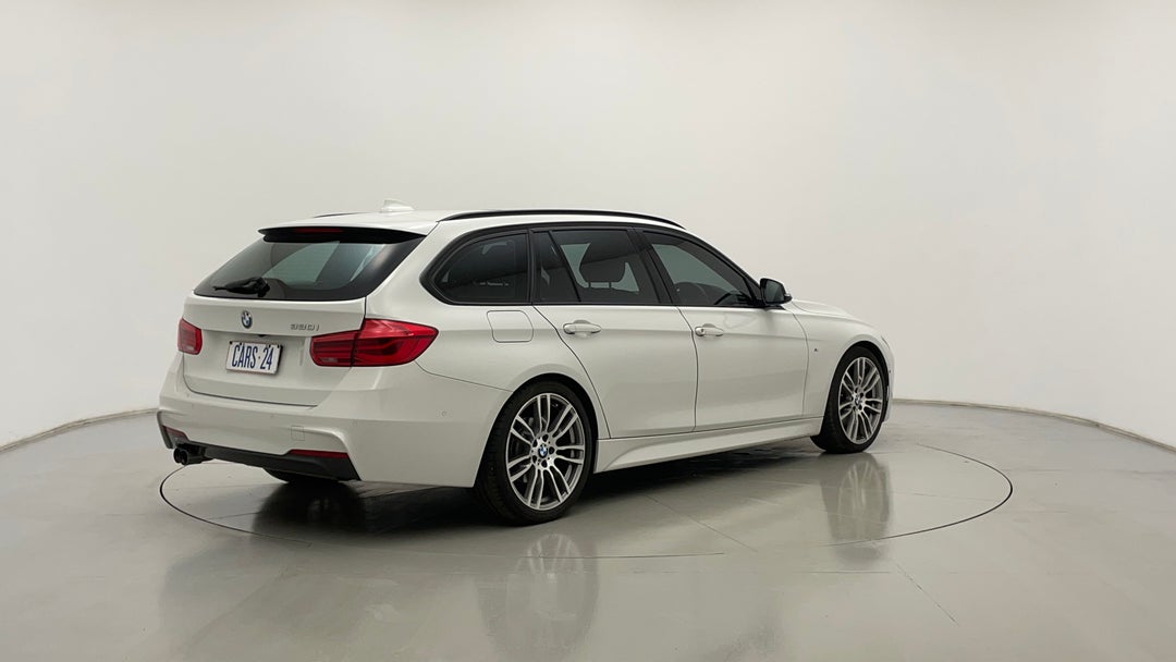 Right Back Diagonal (45- Degree) View