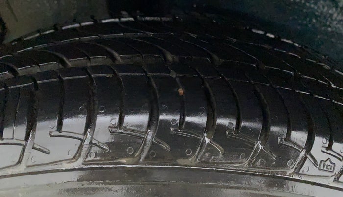 2015 Maruti Celerio VXI d, Petrol, Manual, 11,087 km, Right Front Tyre Tread
