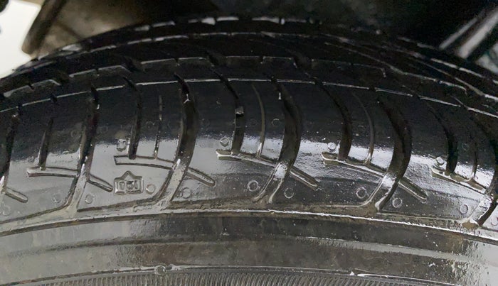 2015 Maruti Celerio VXI d, Petrol, Manual, 11,087 km, Right Rear Tyre Tread