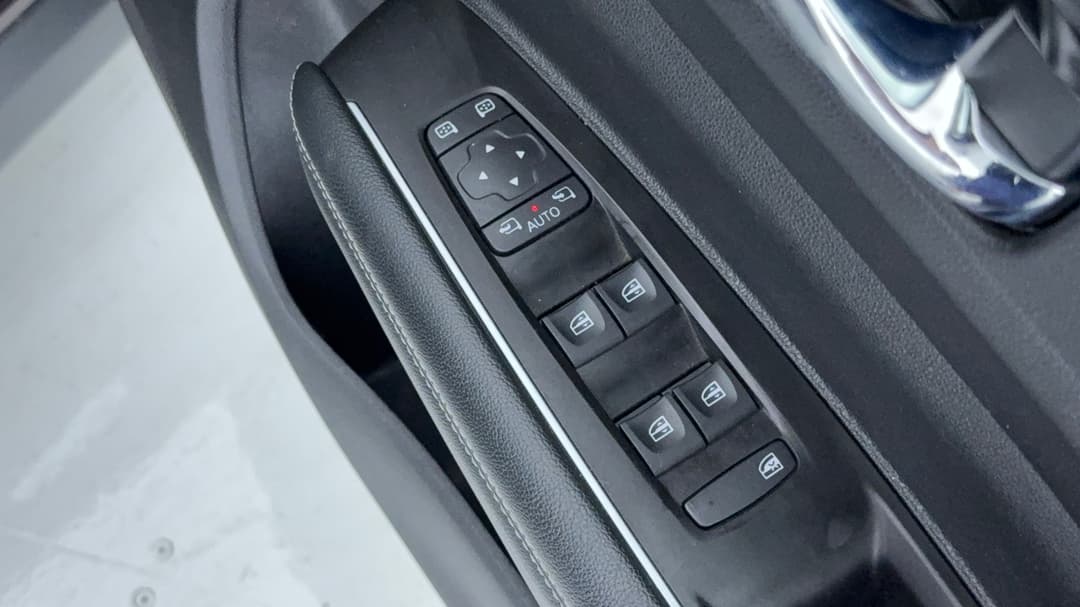 2023 Renault Koleos Zen (4x2), Automatic, 55219 km, Drivers Side Door Panel Controls