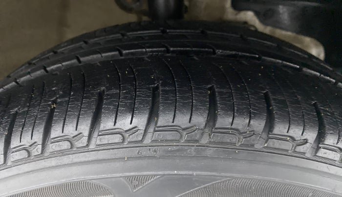 2018 Mahindra KUV 100 NXT K2 P 6 STR, Petrol, Manual, 40,830 km, Right Front Tyre Tread