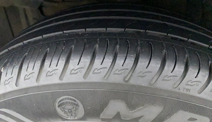 2016 Maruti Vitara Brezza ZDI, Diesel, Manual, 92,357 km, Left Front Tyre Tread
