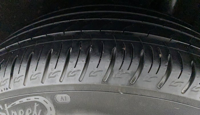 2016 Maruti Vitara Brezza ZDI, Diesel, Manual, 92,357 km, Left Rear Tyre Tread