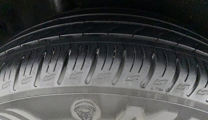 2016 Maruti Vitara Brezza ZDI, Diesel, Manual, 92,357 km, Right Rear Tyre Tread