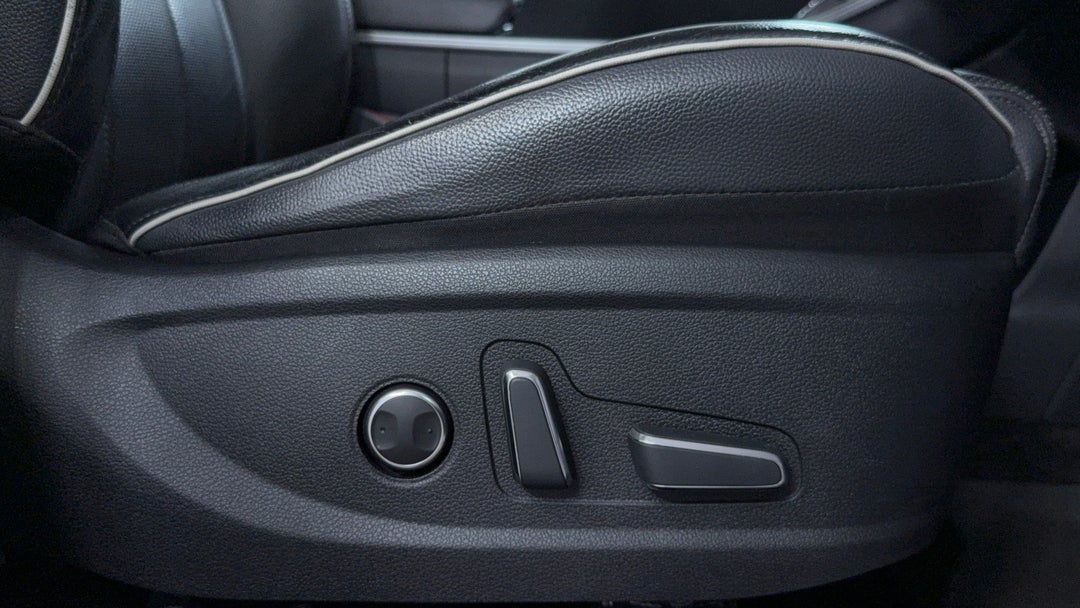 2022 Hyundai Palisade Elite (8 Seat), Automatic, 51980 km, Drivers Side Adjustment Panel