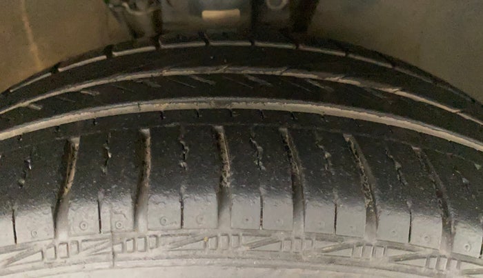2018 Volkswagen Polo COMFORTLINE 1.0L MPI, Petrol, Manual, 78,764 km, Right Front Tyre Tread