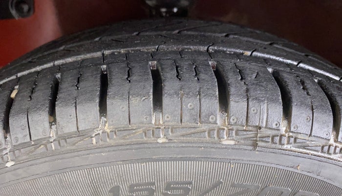 2012 Hyundai Eon MAGNA +, Petrol, Manual, 37,012 km, Left Front Tyre Tread