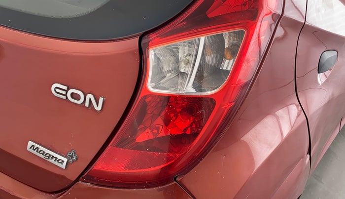 2012 Hyundai Eon MAGNA +, Petrol, Manual, 37,012 km, Right tail light - Minor damage