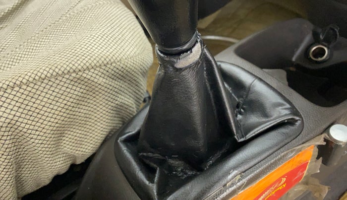 2012 Hyundai Eon MAGNA +, Petrol, Manual, 37,012 km, Gear lever - Boot cover slightly torn