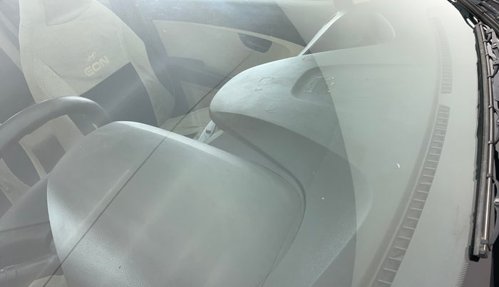 2012 Hyundai Eon MAGNA +, Petrol, Manual, 37,012 km, Front windshield - Minor spot on windshield