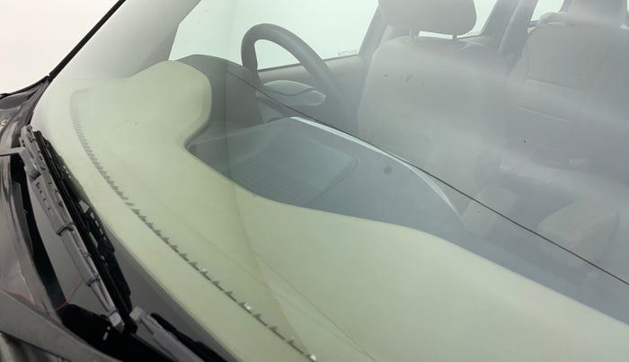 2018 Mahindra TUV300 T8 AMT, Diesel, Automatic, 59,701 km, Front windshield - Minor spot on windshield
